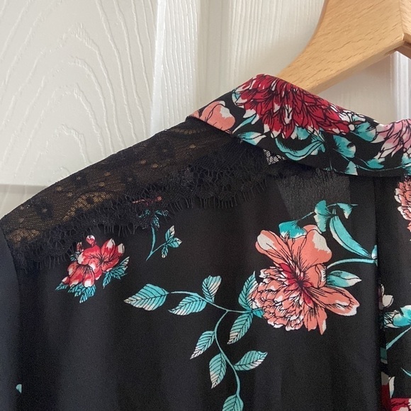 Candie's Black Floral Lace Long Sleeve Blouse M NWT - Picture 6 of 10
